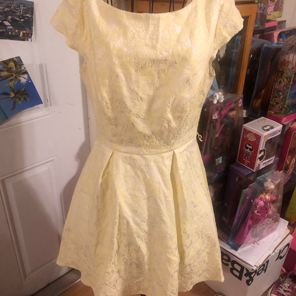Beautiful yellow dress 💛